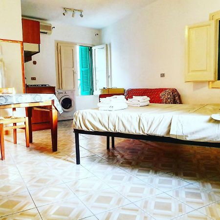 Appartamento Nel Chiasso. Monopoli Bagian luar foto