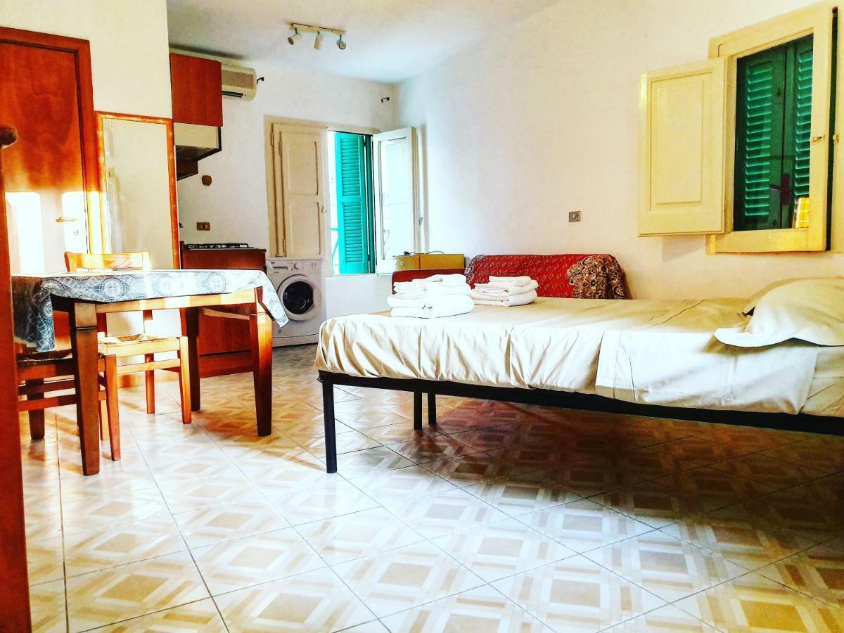 Appartamento Nel Chiasso. Monopoli Bagian luar foto